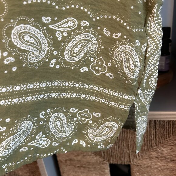 RACHEL Rachel Roy Sage Green Bandana Print Button Down Shirt - Size Medium - Picture 7 of 7